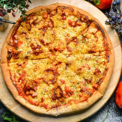 Фирменная в Пицца стучится по цене 1550 ₽