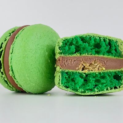 Макарон Дубайский шоколад в Просто Азия x Десертория по цене 180 ₽