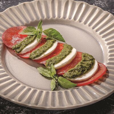 Капрезе с соусом песто в Чиполучо по цене 399