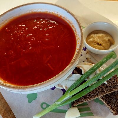 Борщ с салом и чесноком (по четным дням) в Эник Беник по цене 575 ₽