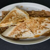 Кесадилья блю чиз с грушей и горгонзолойв Borrachitos