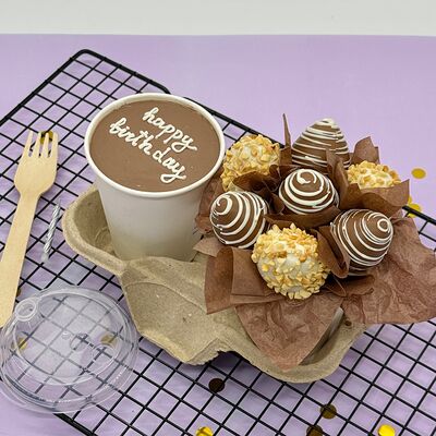 Бенто торт в стаканчике и клубника в шоколаде в подарок мужчине в Cosmo Сakery по цене 2390 ₽