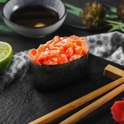 Острая с лососем в Maki Family по цене 129