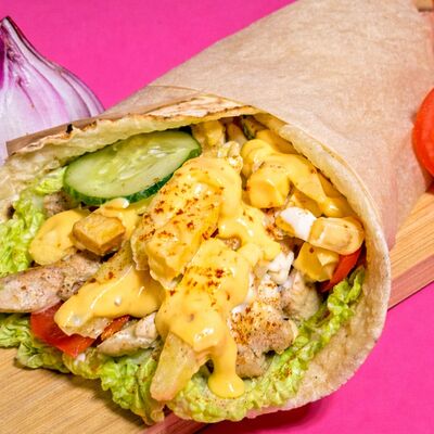 Сувлак с курицей сырныйв Вака вака по цене 500 ₽