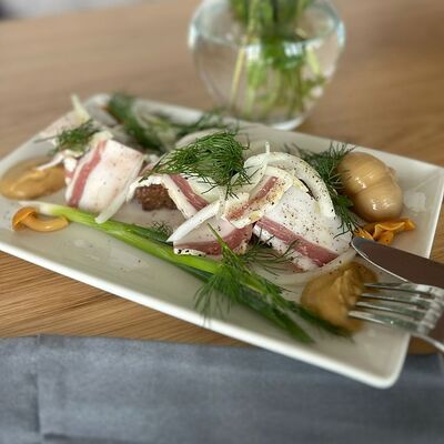 Домашнее сало с чесноком в Эник Беник по цене 480 ₽