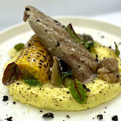 Стейк из языка с картофельным пюре в Дуэты по цене 950 ₽