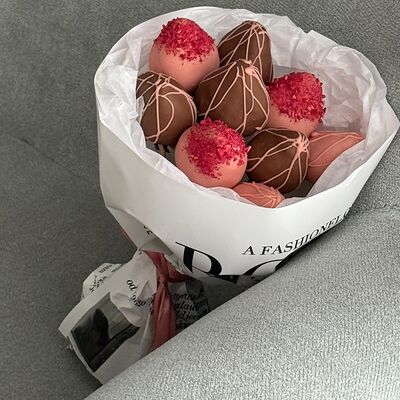 Букет из клубники в шоколаде мини в Happy Pie по цене 2950 ₽