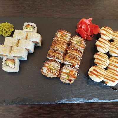 Сет Три вкуса в Суши и хинкали по цене 1900 ₽