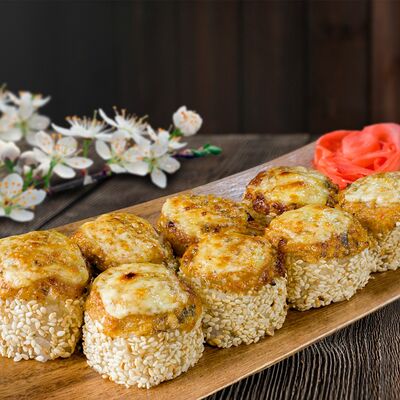 Запеченный ролл с угрем в Вкусные Суши Premium по цене 610