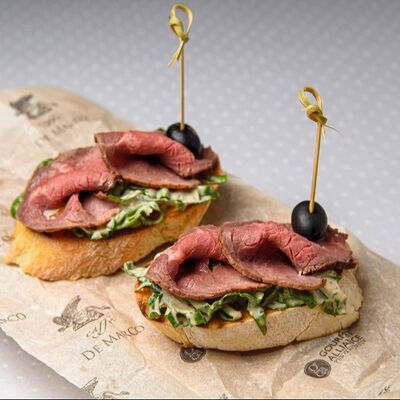 Брускетта с ростбифом на гриле и трюфельным соусом в Бо-Бо по цене 780 ₽