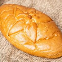 Кулебяка с зеленым луком и яйцом в Пекарня Любимая Бажова