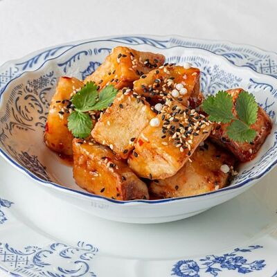 Хрустящие баклажаны в сладком чили в Madame Zhu по цене 430 ₽