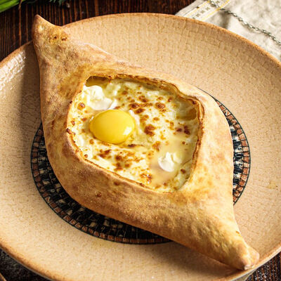 Хачапури по-аджарски в Хинкали Домашние традиции по цене 480 ₽