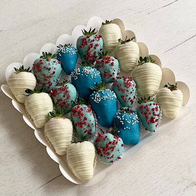 Набор из клубники в шоколаде «Сине-бело-голубой» в Berry prime по цене 3390 ₽