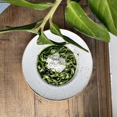 Тальятелле с креветками, шпинатом и сыром страчателла в Чайник по цене 760 ₽