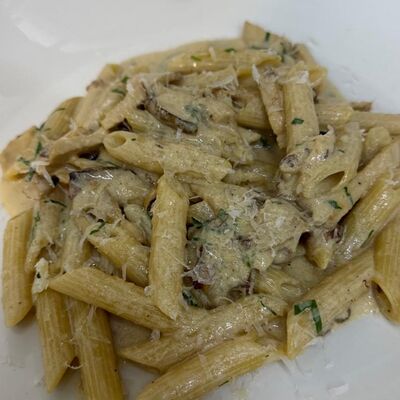 Пенне с курицей, грибами, трюфелем и сыром проволоне в Опытный по цене 870 ₽