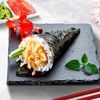 Ручной ролл с жаренным лососем в Sushi White Lux по цене 199