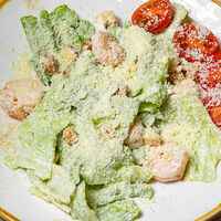 Домашний цезарь с креветками в Уголёк