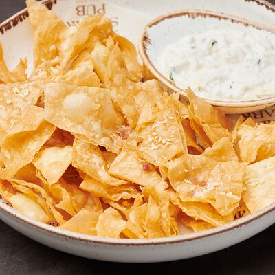 Лавачас с беконом и сыром с соусом 