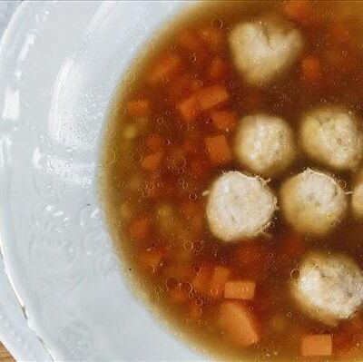 Суп с куриными фрикадельками, морковью и птитимом в Lucky Duck по цене 430 ₽