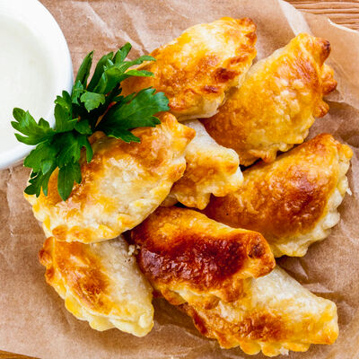 Мини-пирожки с шампиньонами в Пиццерия Помидор по цене 140 ₽