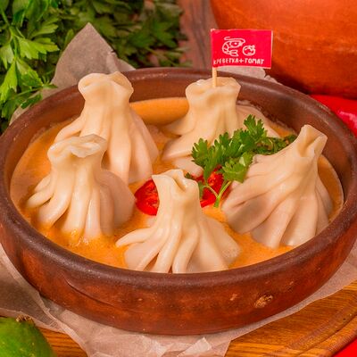 Хинкали с креветками и томатами в соусе Том Ям в Мушмула по цене 459