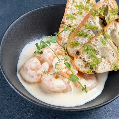 Тигровые креветки в соусе блючиз в По Чесноку по цене 863 ₽