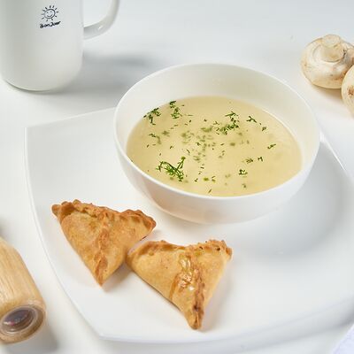 Треугольник с курицей в Prosto кофе & кухня по цене 120 ₽