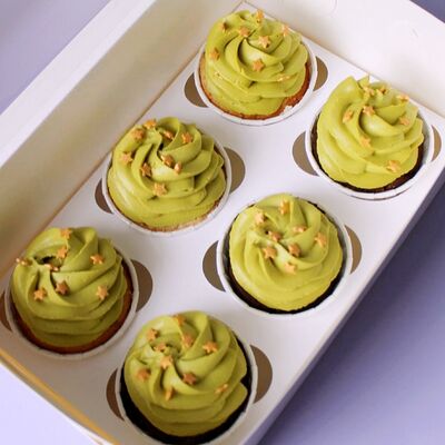 6 капкейков зеленые со звездами в Savoro по цене 2850 ₽