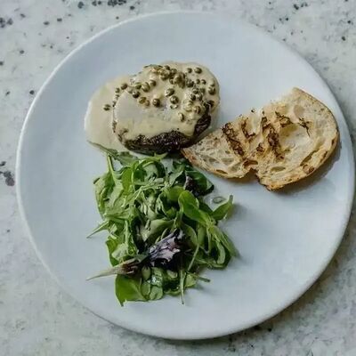 Миньон с перечным соусом в Tin по цене 1430 ₽