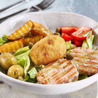 Салат с тунцом в ХОТДОЖНАЯ НА КИРОВКЕ по цене 429 ₽