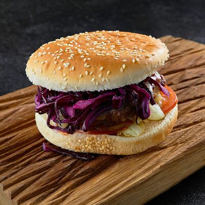 Бургер с котлетой из мраморной говядины с соусом Джек Дэниелс в Sofa&par по цене 460 ₽