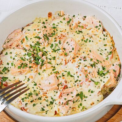 Сковородка по-пражски с лососем в Паста Фэмили по цене 850 ₽