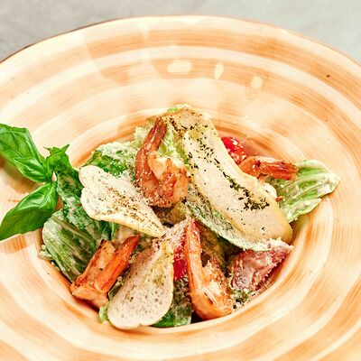 Салат Цезарь с креветками в Pivino по цене 650