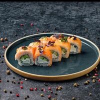 Ролл с креветками и лососем в Mesto Sushi & Grill