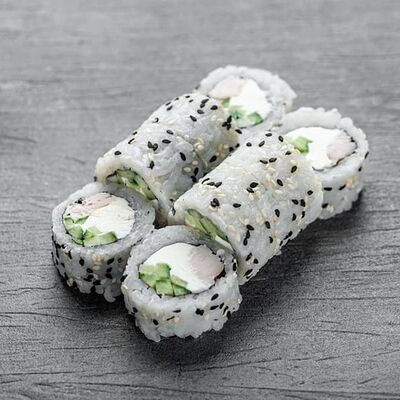 Ролл с курицей в ROLLS KING SUSHI KINGDOM по цене 899 ₽