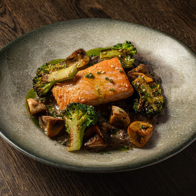 Форель, брокколи, шампиньоны в Blush по цене 1690 ₽
