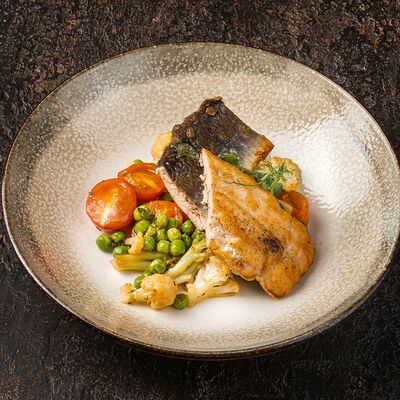 Кета на гриле с жареными овощами в Мираж по цене 590 ₽