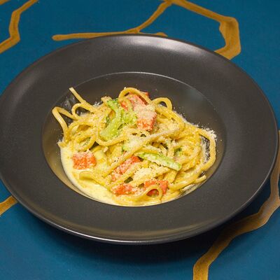 Фетучини с креветками в Dolce Vita по цене 680 ₽