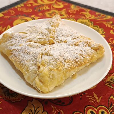 Слоенка с яблоком в Мастер вкуса по цене 75 ₽