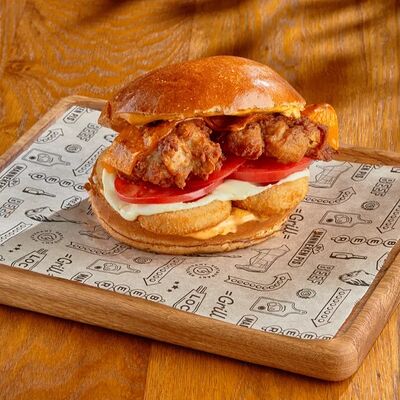 Бургер с куриными стрипсами в BBQ Beer Restaurant по цене 865 ₽