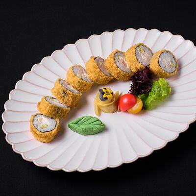 Жареный ролл с курицей и авокадо в Эндорфин по цене 880 ₽