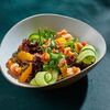 Салат с креветками и лососем горячего копчения в Juno по цене 920
