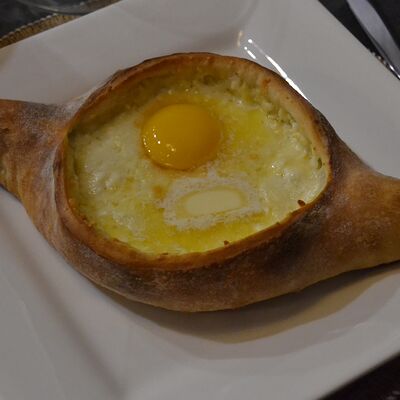 Хачапури по-аджарски в Гостиный дворик по цене 600 ₽