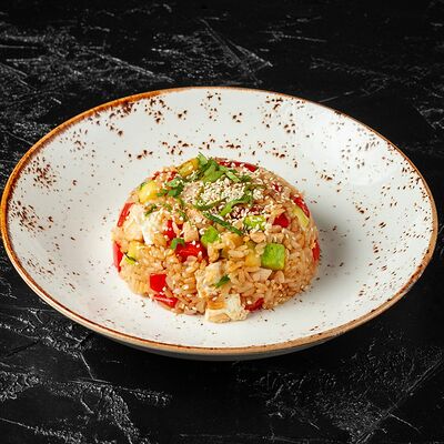 Рис с курицей и овощами в Sushi House по цене 380 ₽