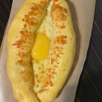 Хачапури по-аджарски в Кинза по цене 690 ₽