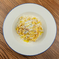 Спагетти Карбонара с пекорино романо в Прошуттерия