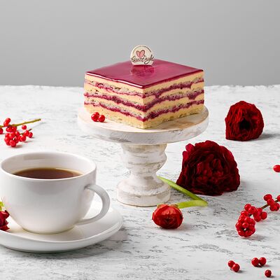 Торт Топленый шоколад с брусникой в Кондитерская СантОноре по цене 743 ₽