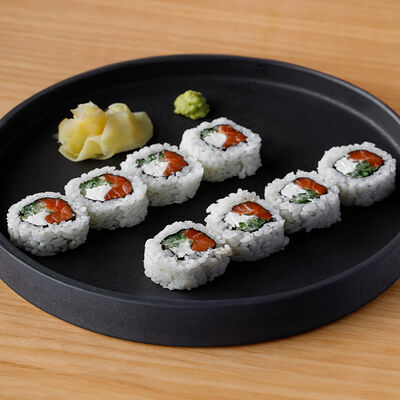 Ролл Лосось в Kenobi по цене 650 ₽