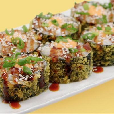 Горячий ролл Лосось териякив Sia bar по цене 860 ₽